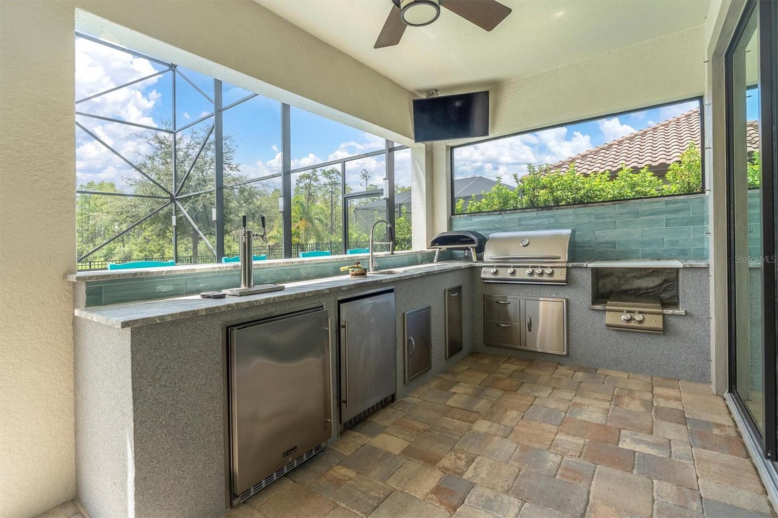 TOP OF THE LINE OUTDOOR KITCHEN