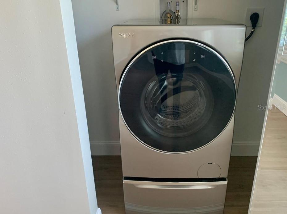 Washer/Dryer in one - private wash closet
