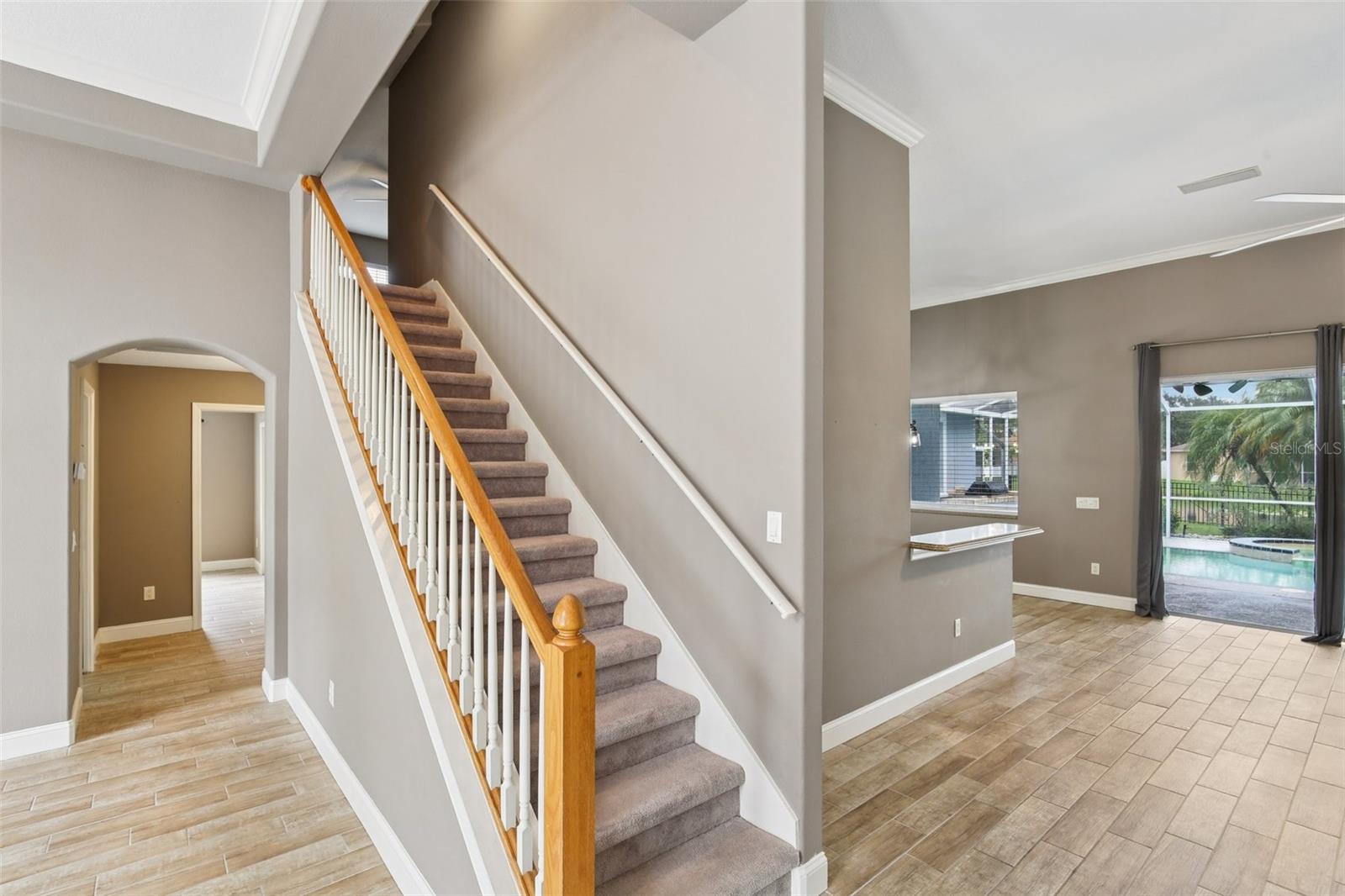 STAIRS TO BONUS ROOM