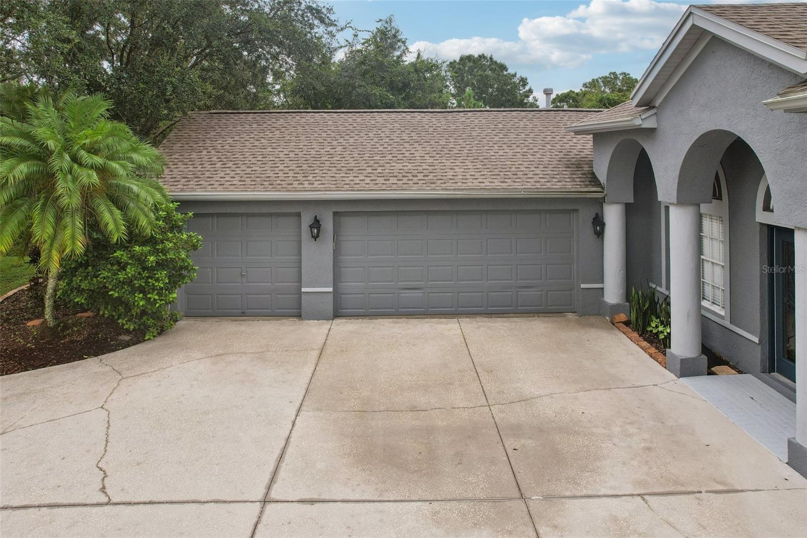LARGE 3 CAR GARAGE