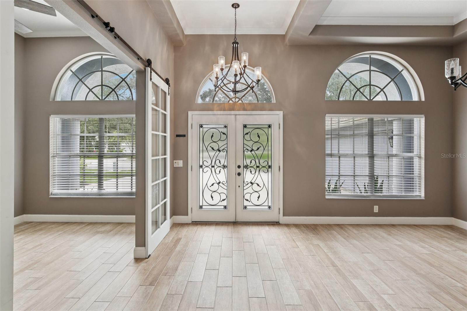 BEAUTIFUL AND BRIGHT ENTRY