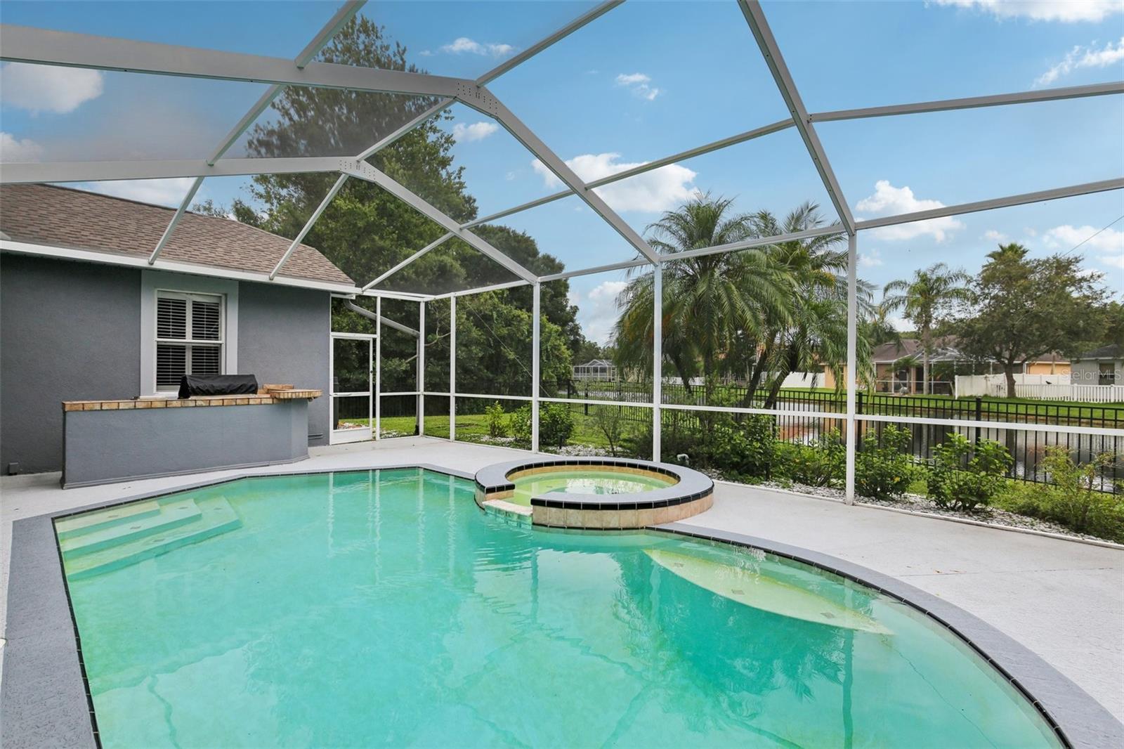 FLORIDA LIVING! POND VIEW WITH NO IMMEDIATE BACK YARD NEIGHBORS!