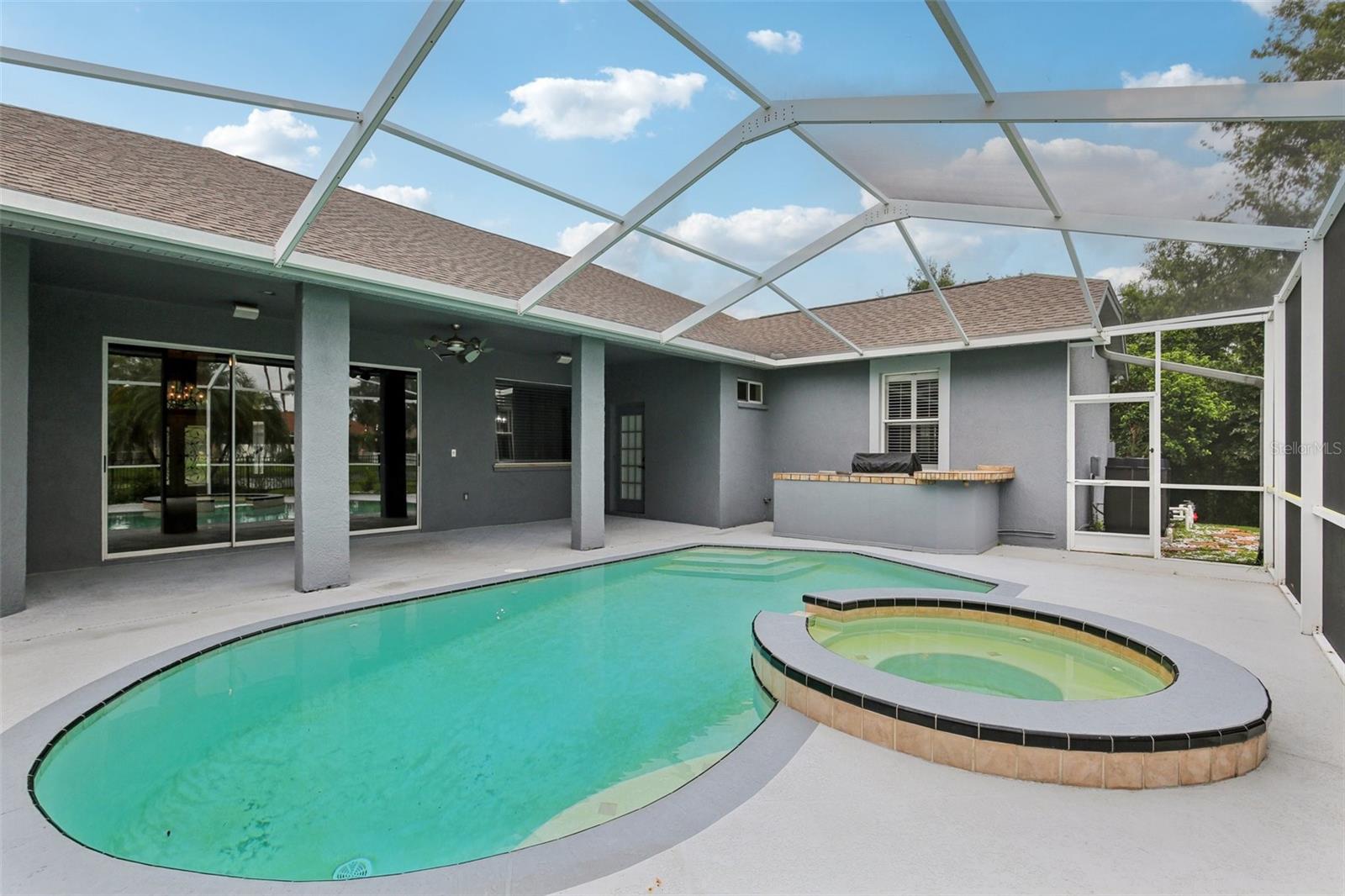 SCREENED POOL