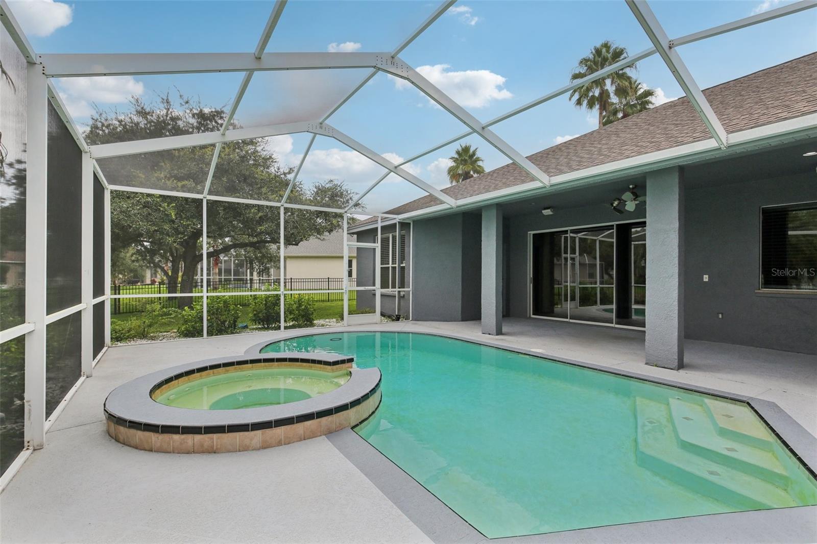 SCREENED POOL