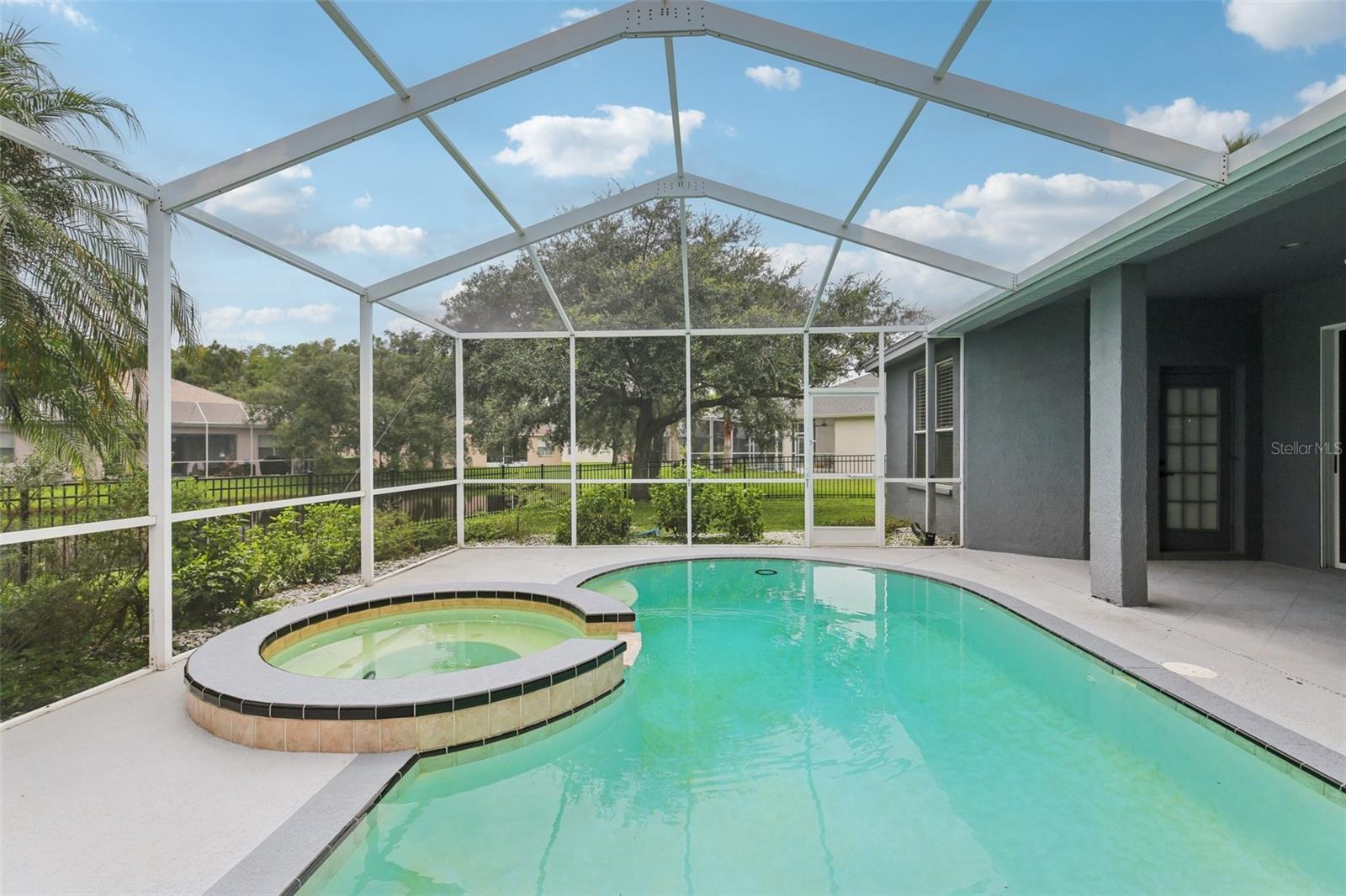 SCREENED POOL