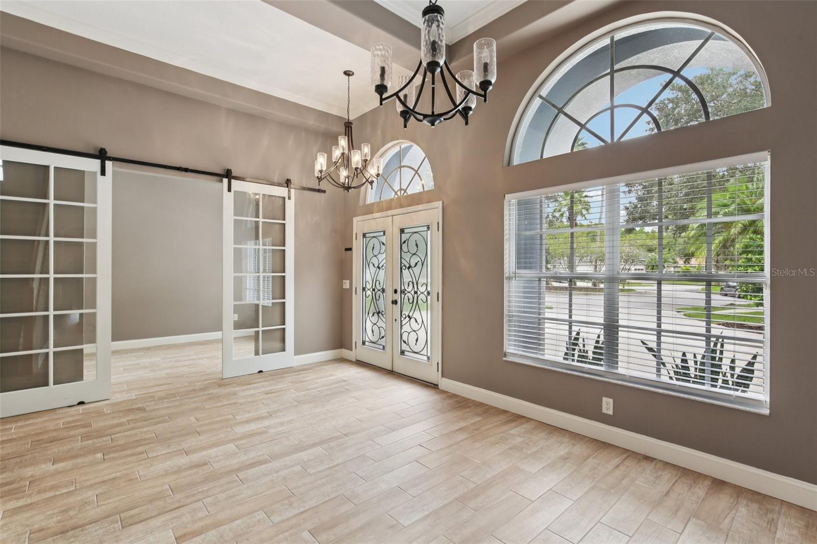 BEAUTIFUL AND BRIGHT ENTRY