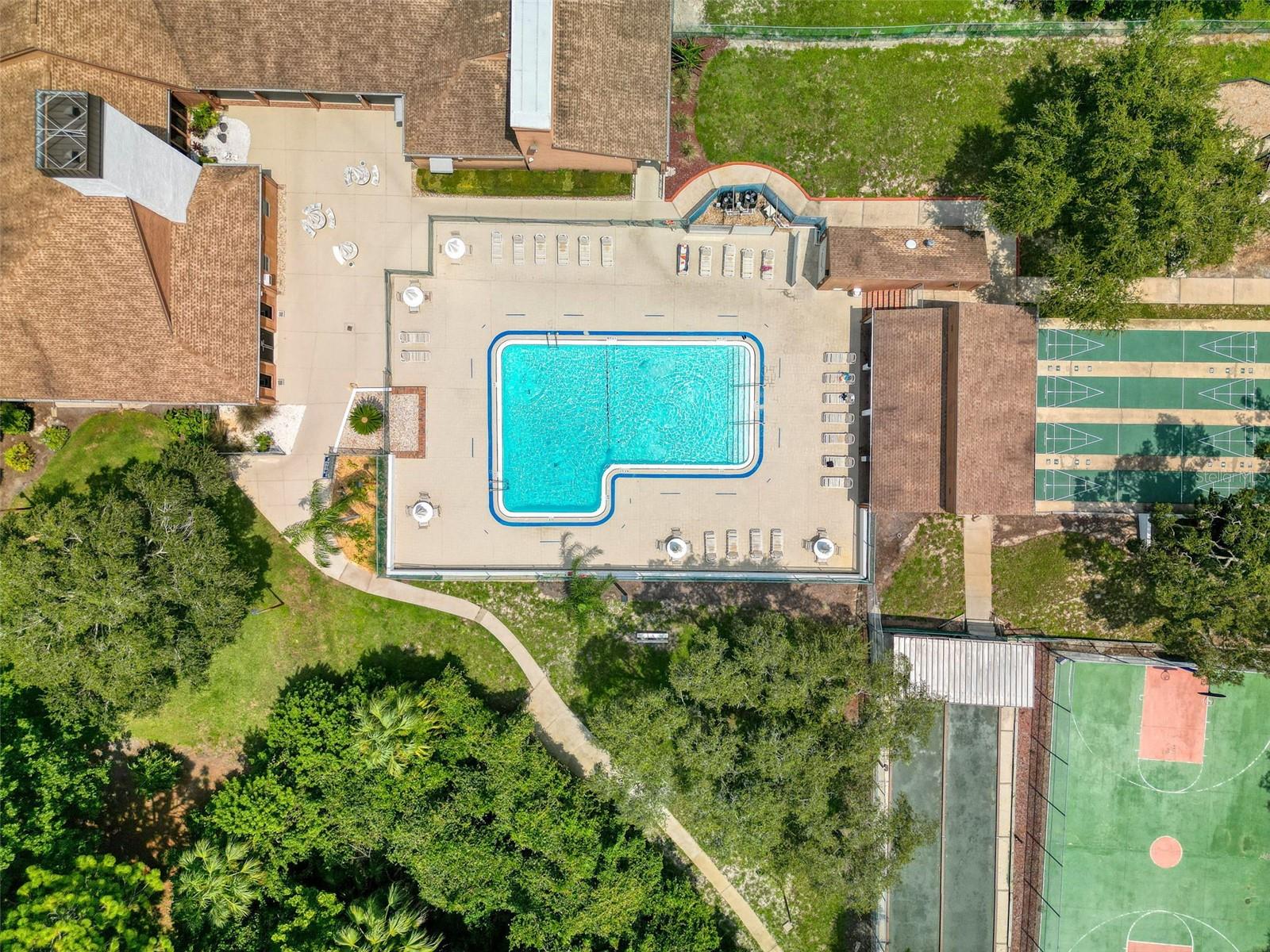 COMMUITY POOL