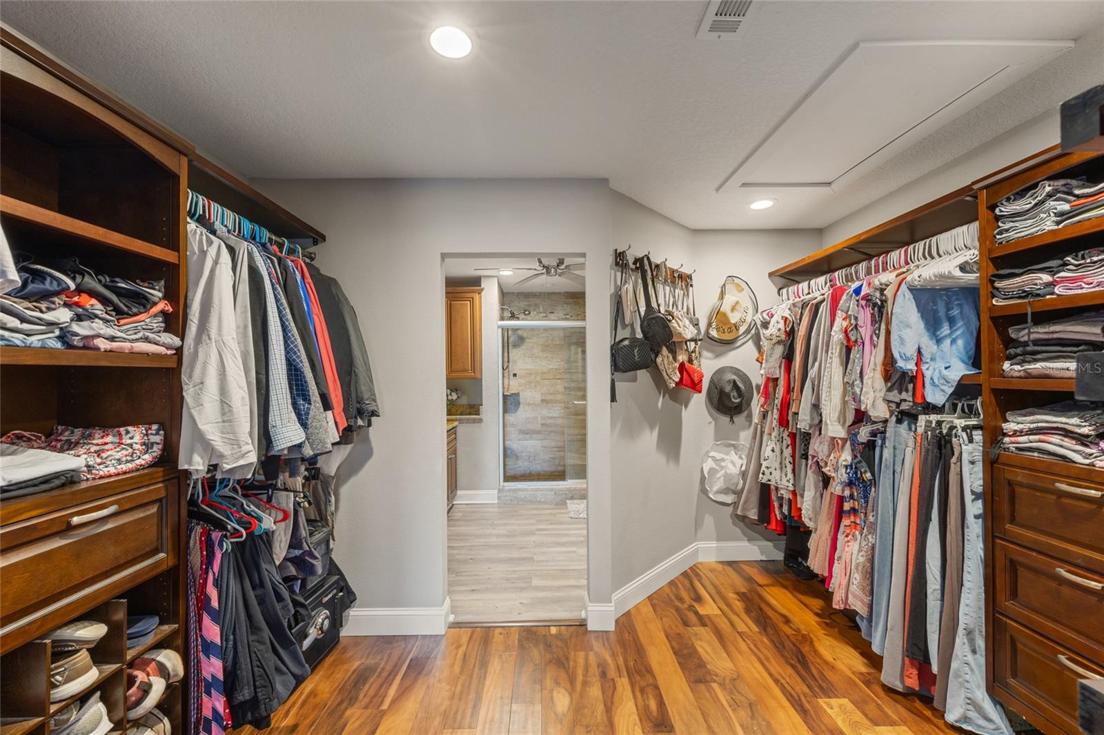 Walking Closet Primary Bedroom