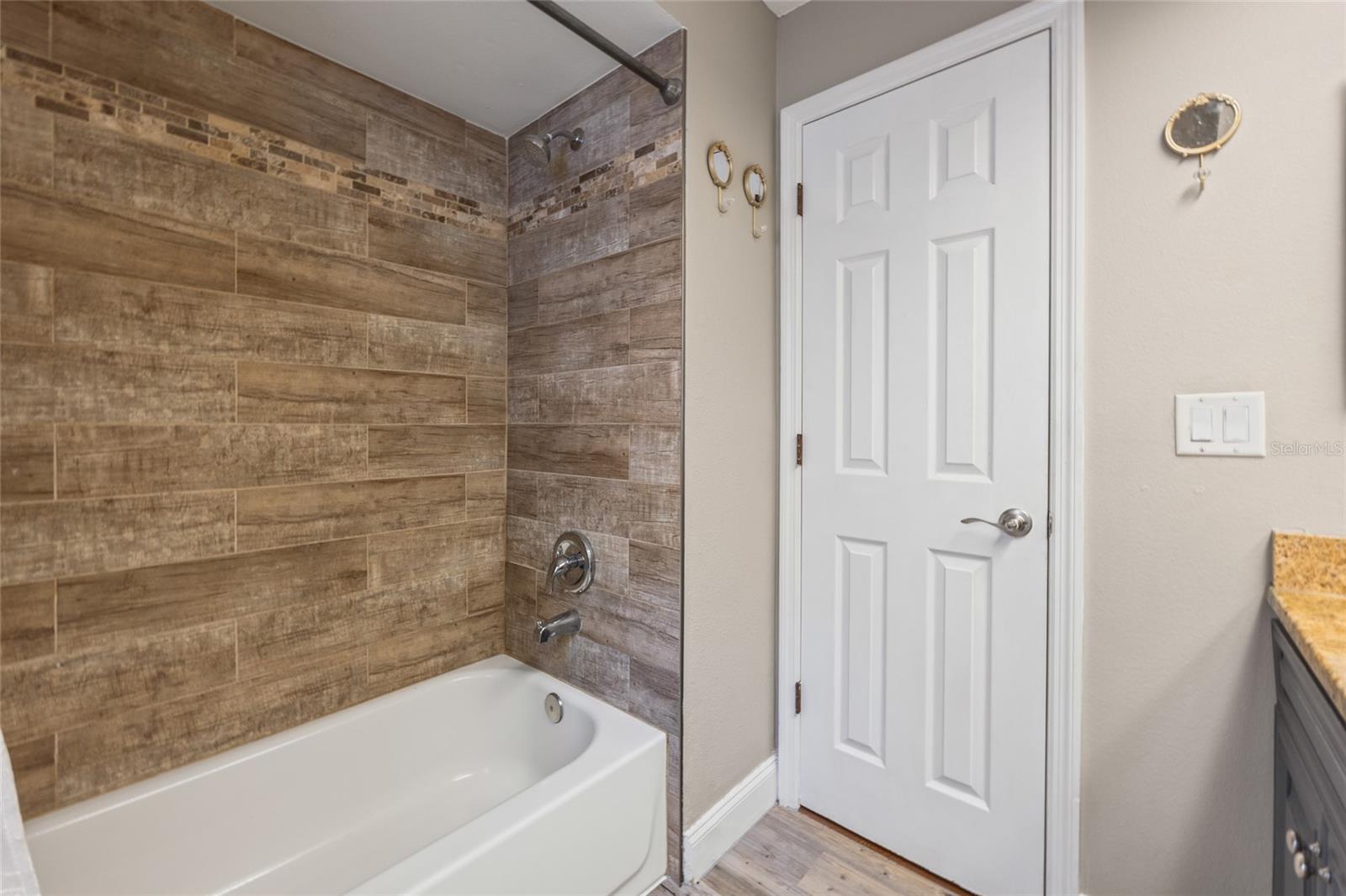 Tub/Shower 2nd bathroom