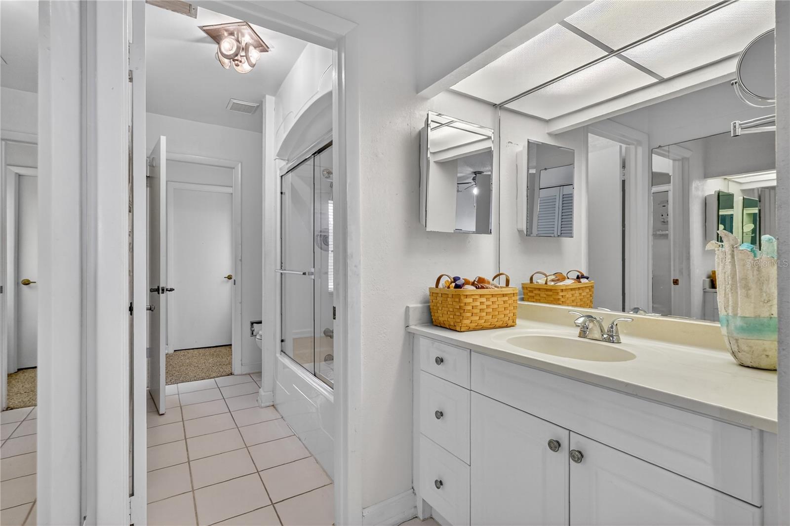 Master ensuite bath is a jack-n-jill configuration.