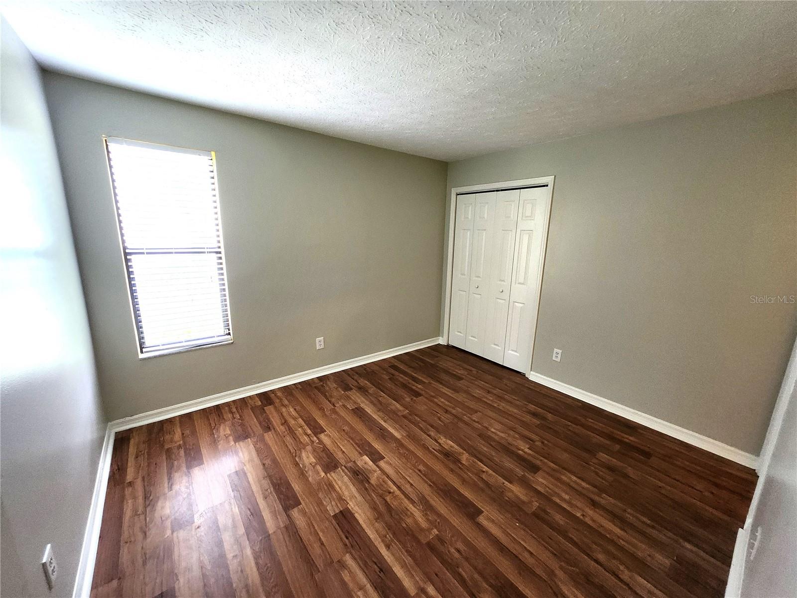 2nd Bed with private entrace to hall bath