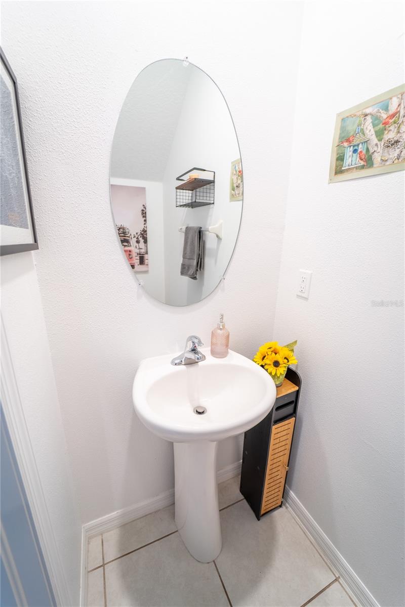 1st floor 1/2 bath