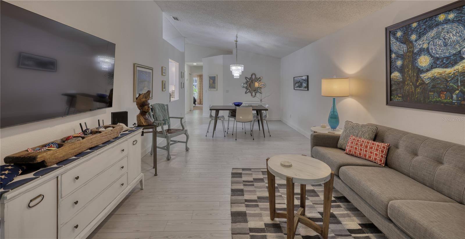 Spacious Floor Plan/Vaulted Ceiling