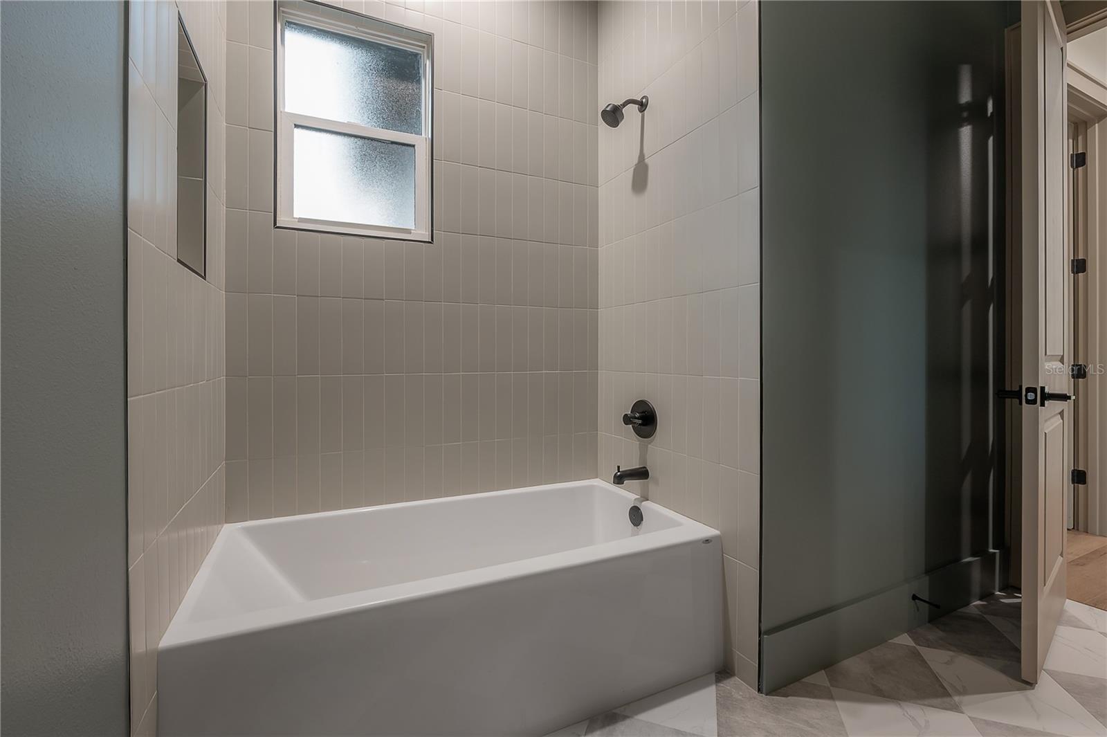 upstairs full guest bathroom