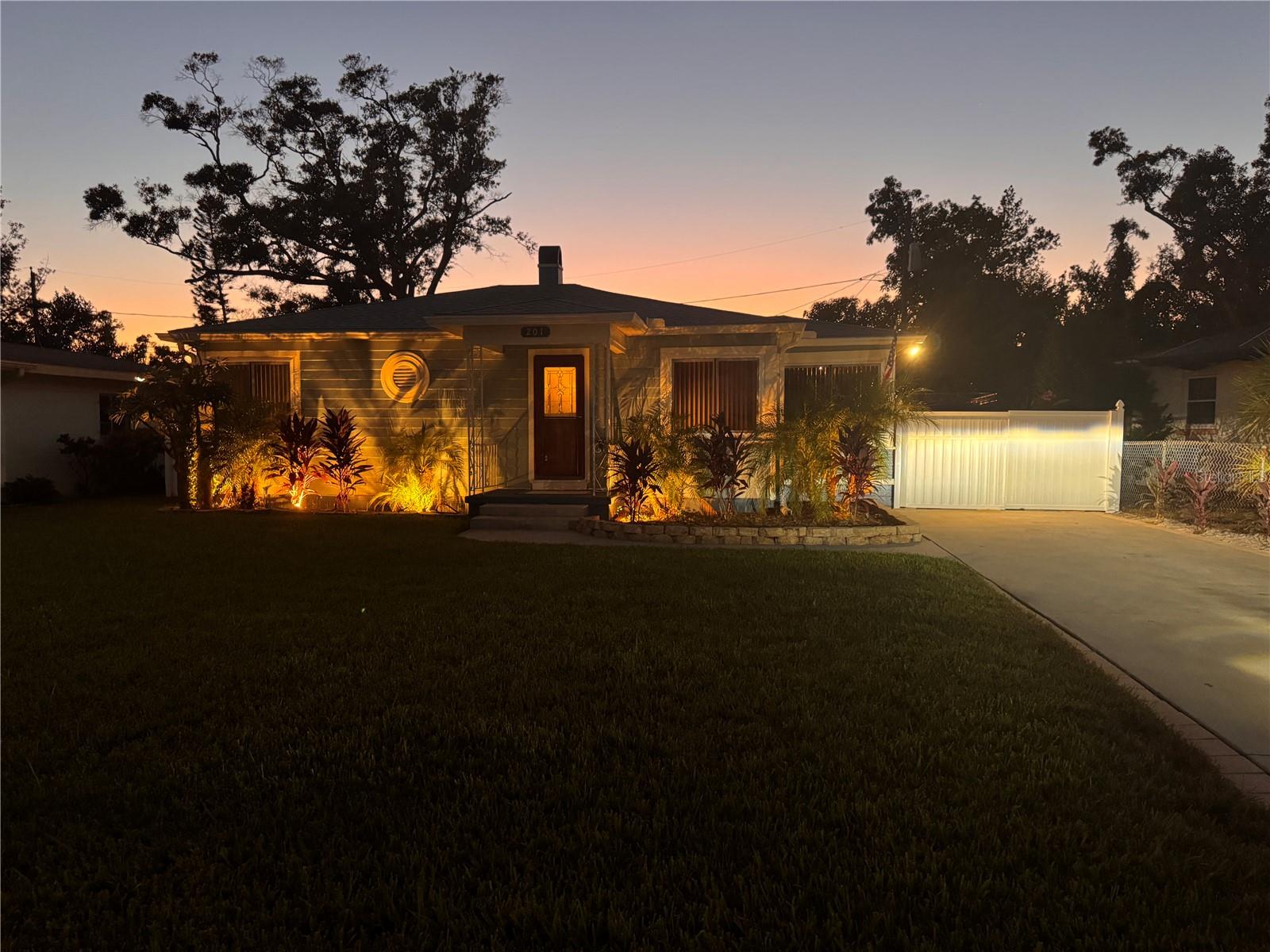 Landscaping lights dusk to dawn