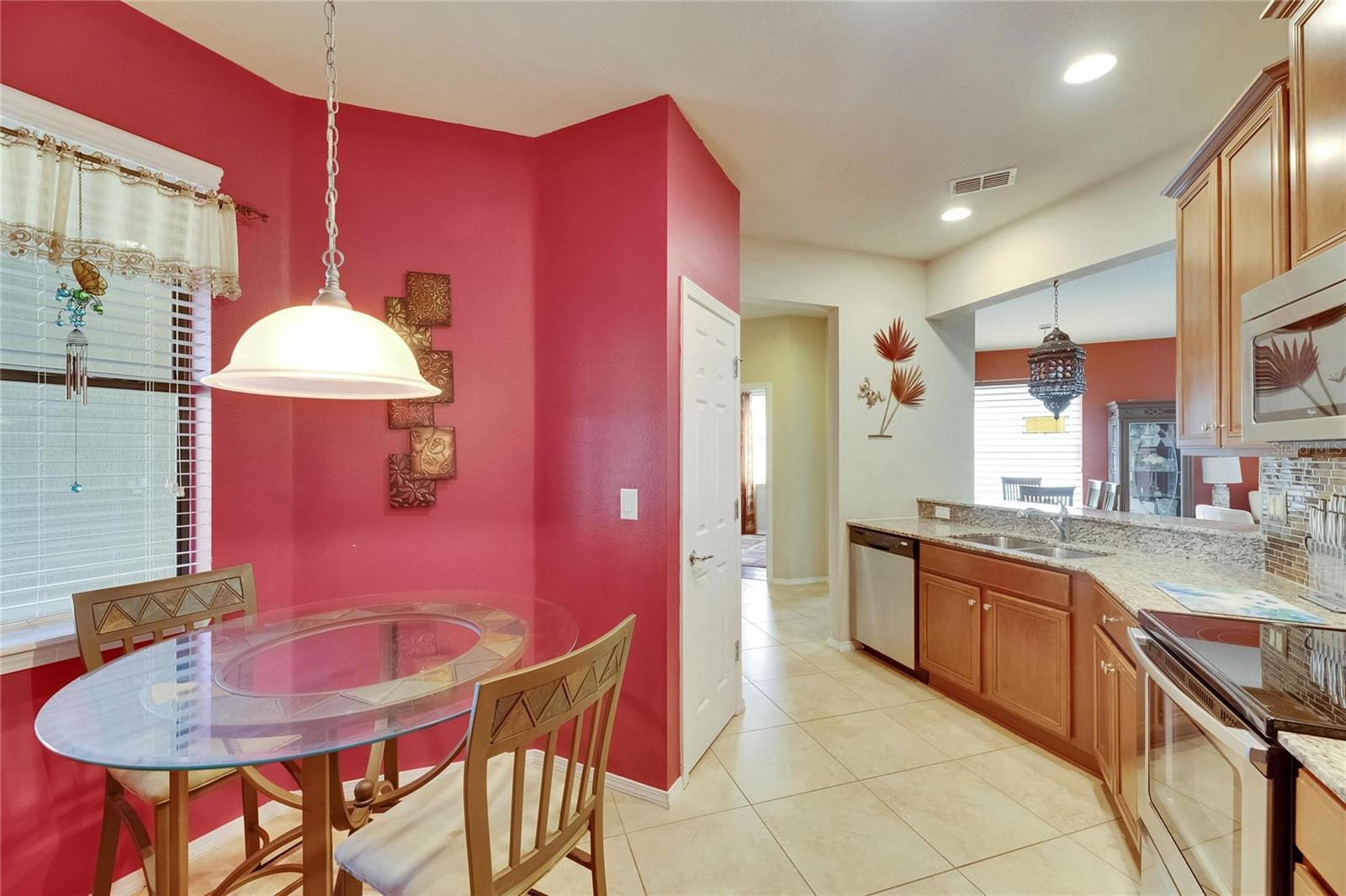 Bistro/Kitchen