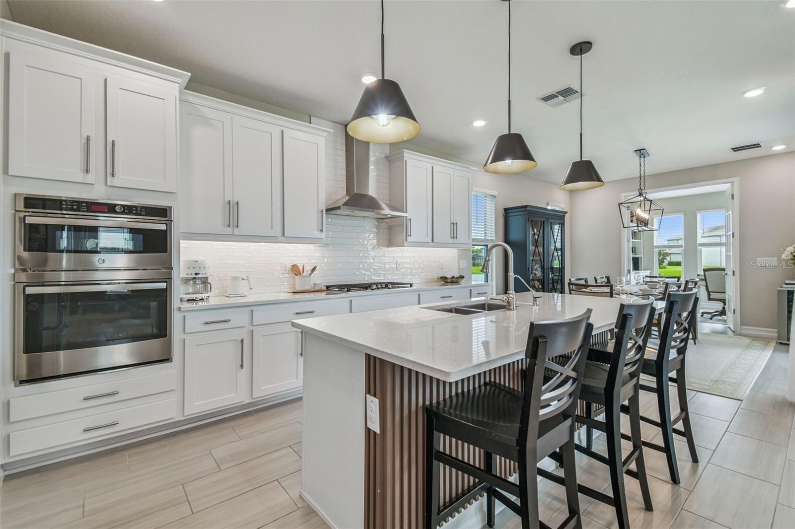 Gourmet kitchen