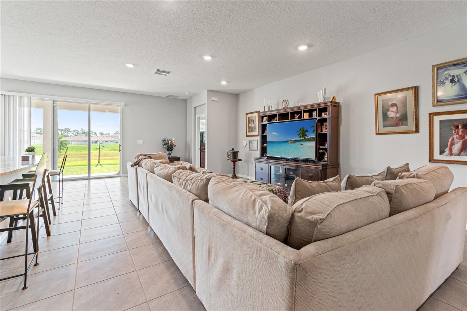 huge greatview with outstanding views of the pond
