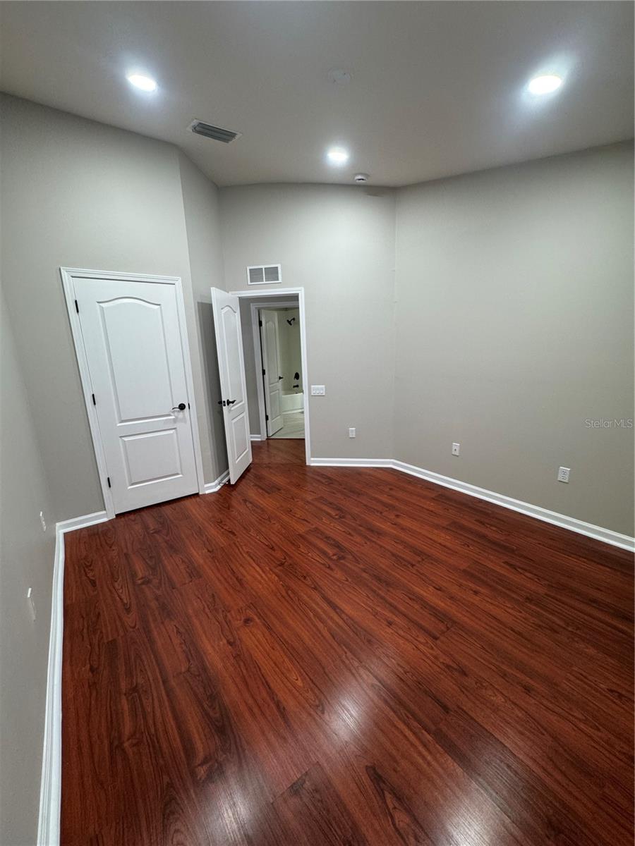 Master bedroom (2nd floor)