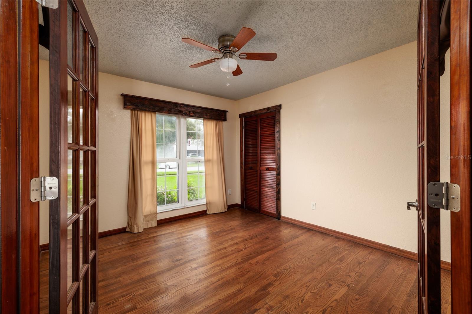 Office/Den/Bedroom
