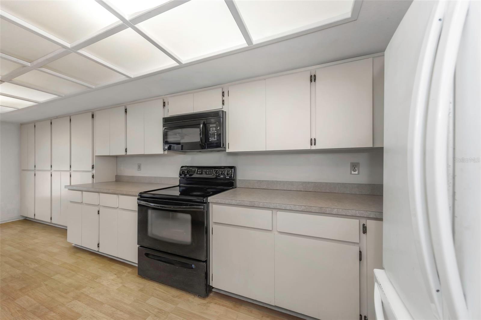 Kitchen - Right View