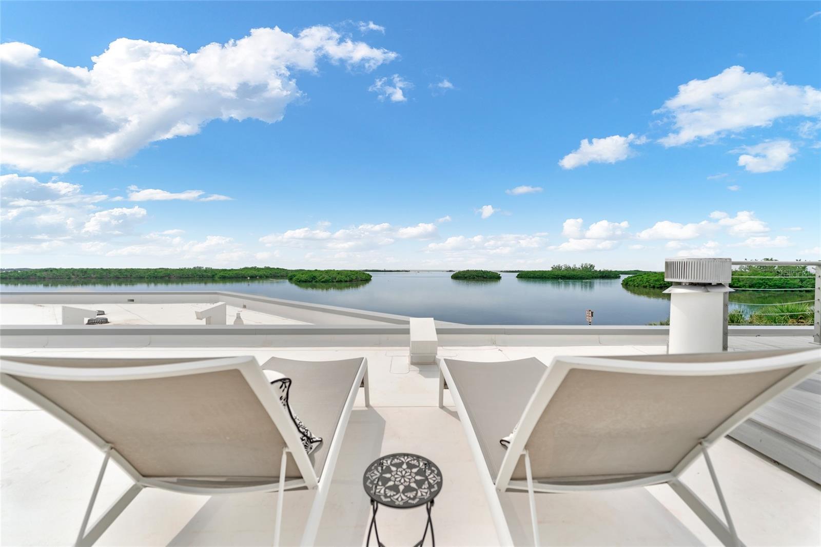 Enjoy an afternoon of fun in the sun with views of Shell Island—an exquisite sanctuary filled with wildlife and the beauty of the Gulf of Mexico.