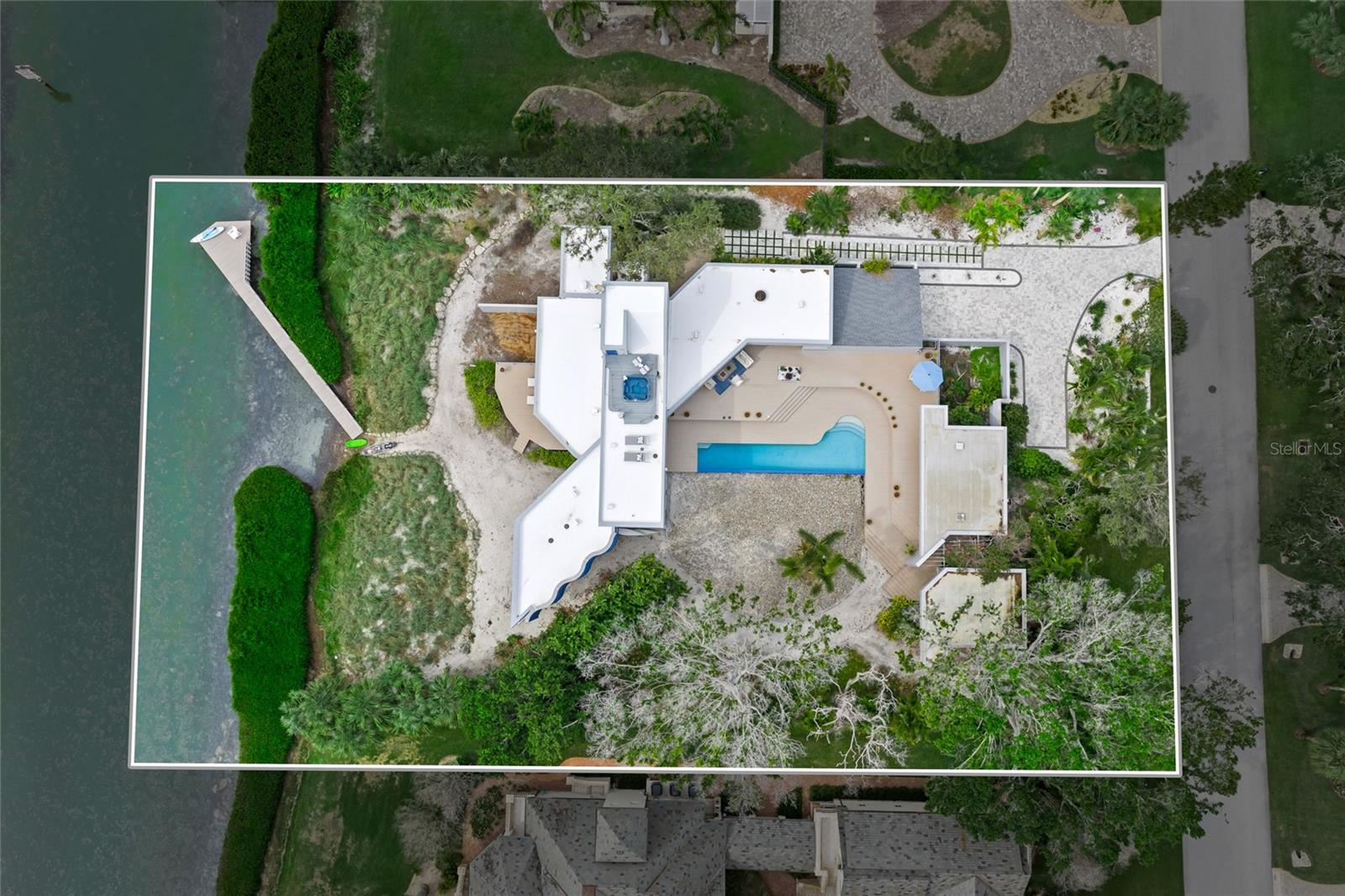 Nearly an acre of prime waterfront overlooking the Gulf—perfect for kayaking, canoeing, paddle boarding, or a small fishing boat. A true angler’s paradise with plenty of snook waiting to be caught!