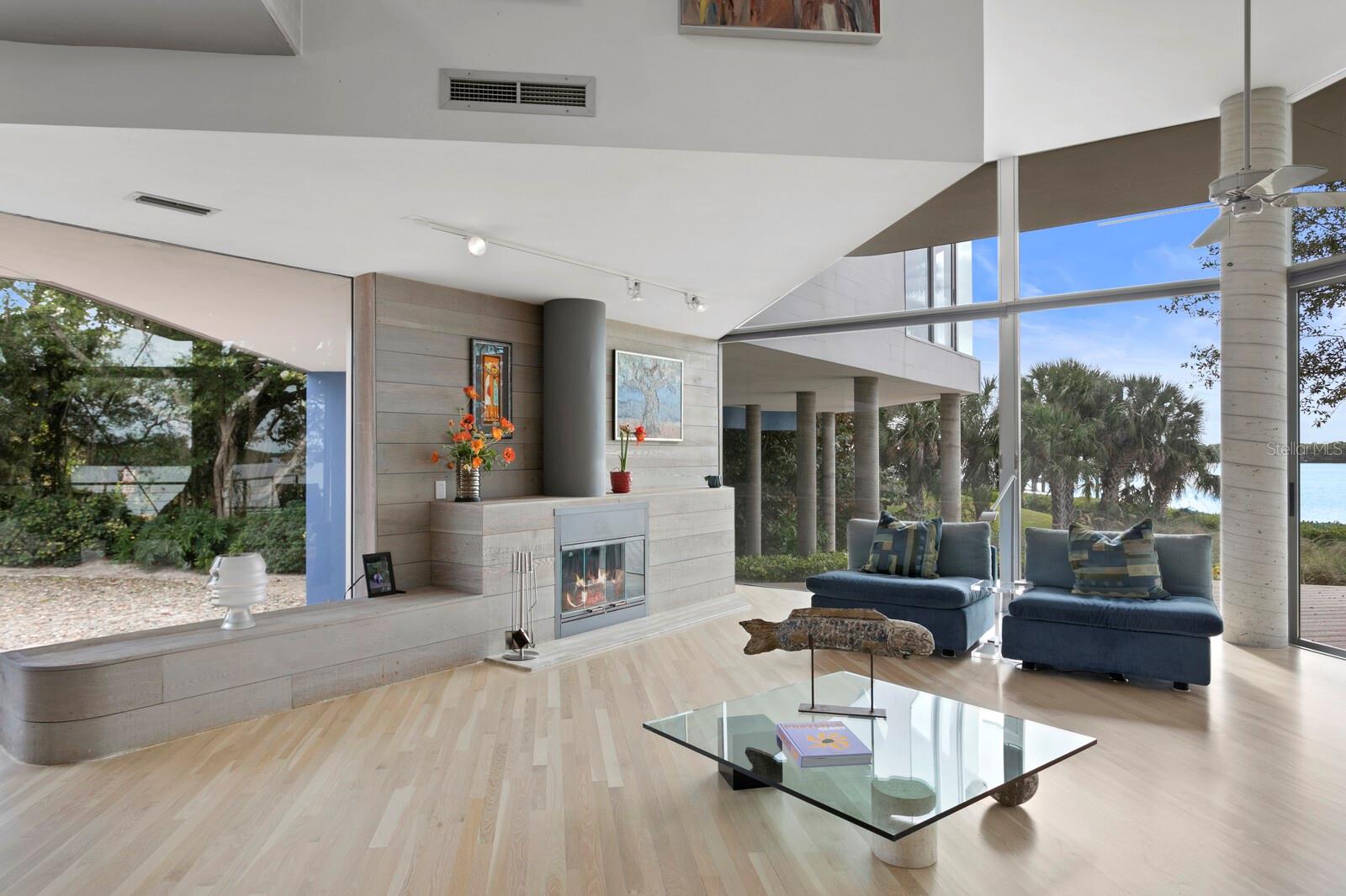 Tropical scenery from your spacious living room lends itself to beachside entertaining