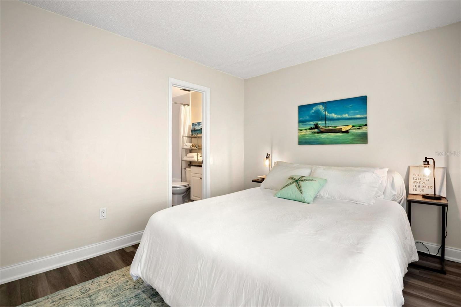 Bedroom with full en-suite bathroom.