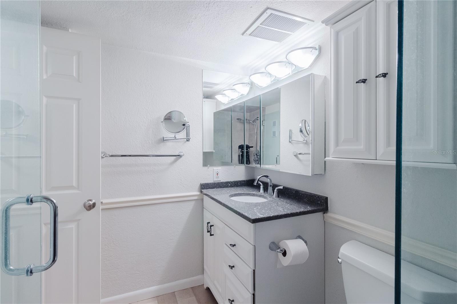 2nd Bathroom shower