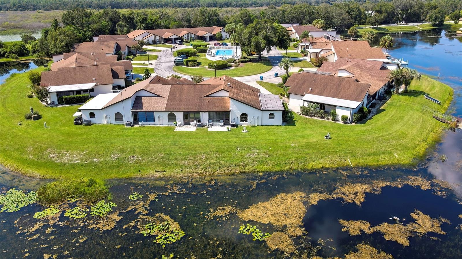 Rear aerial of cul de sac