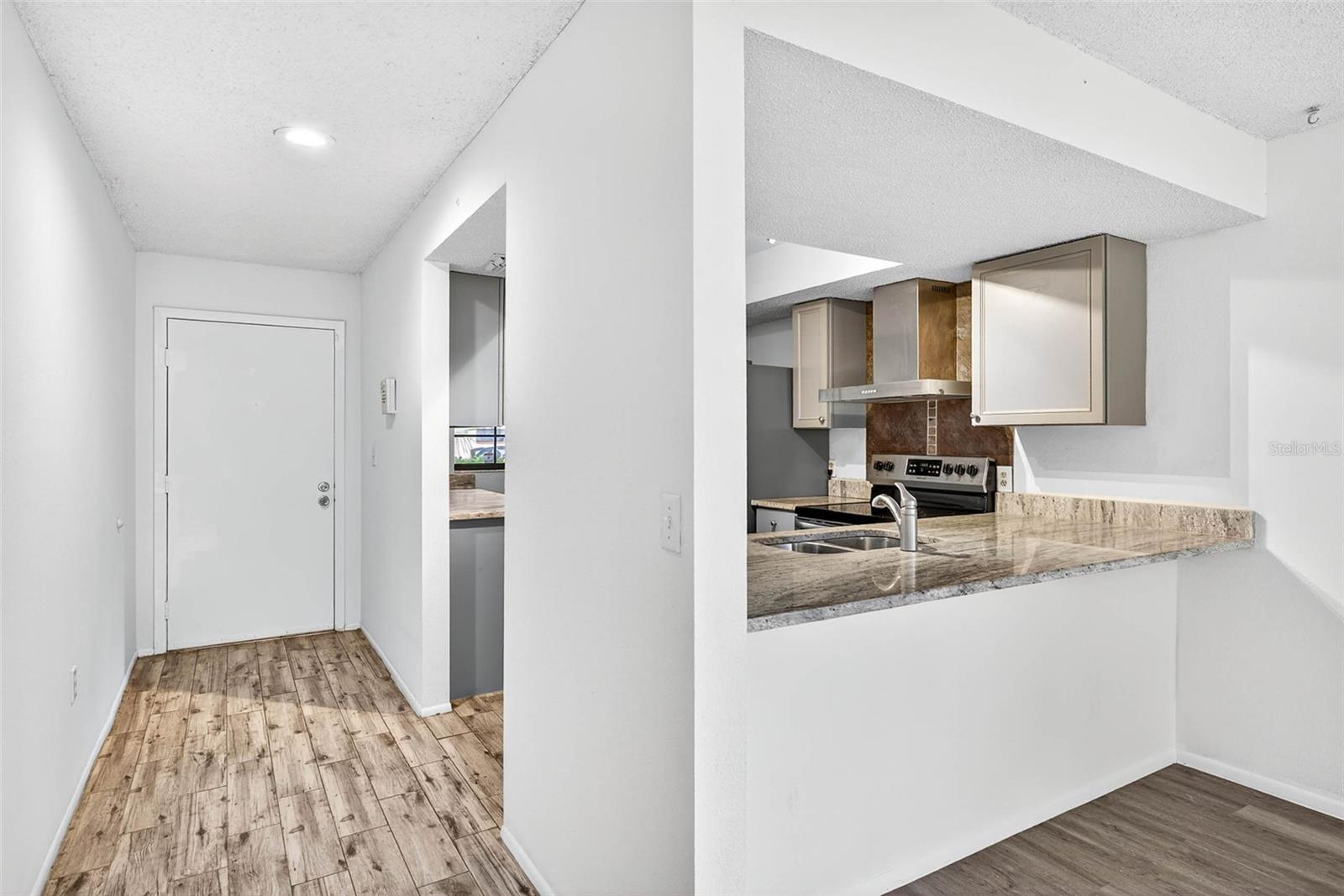 Kitchen with Breakfast Bar