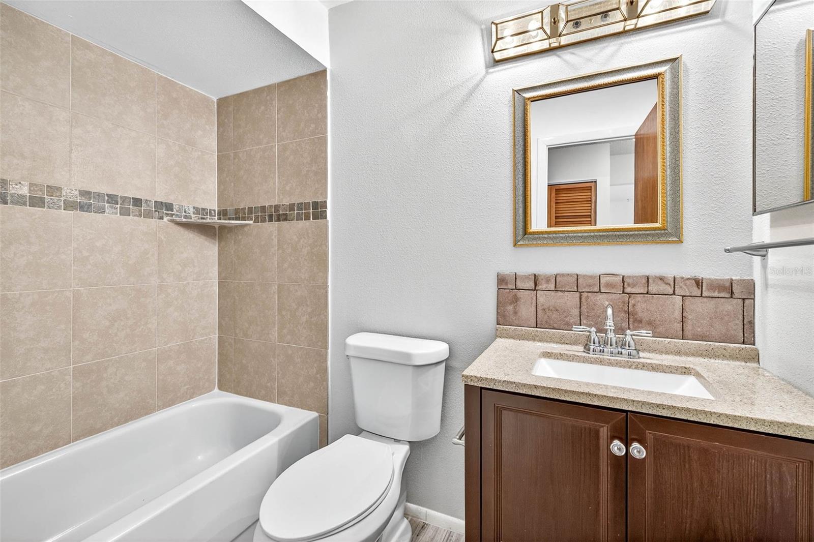 Full Bathroom with Shower/Tub Combo