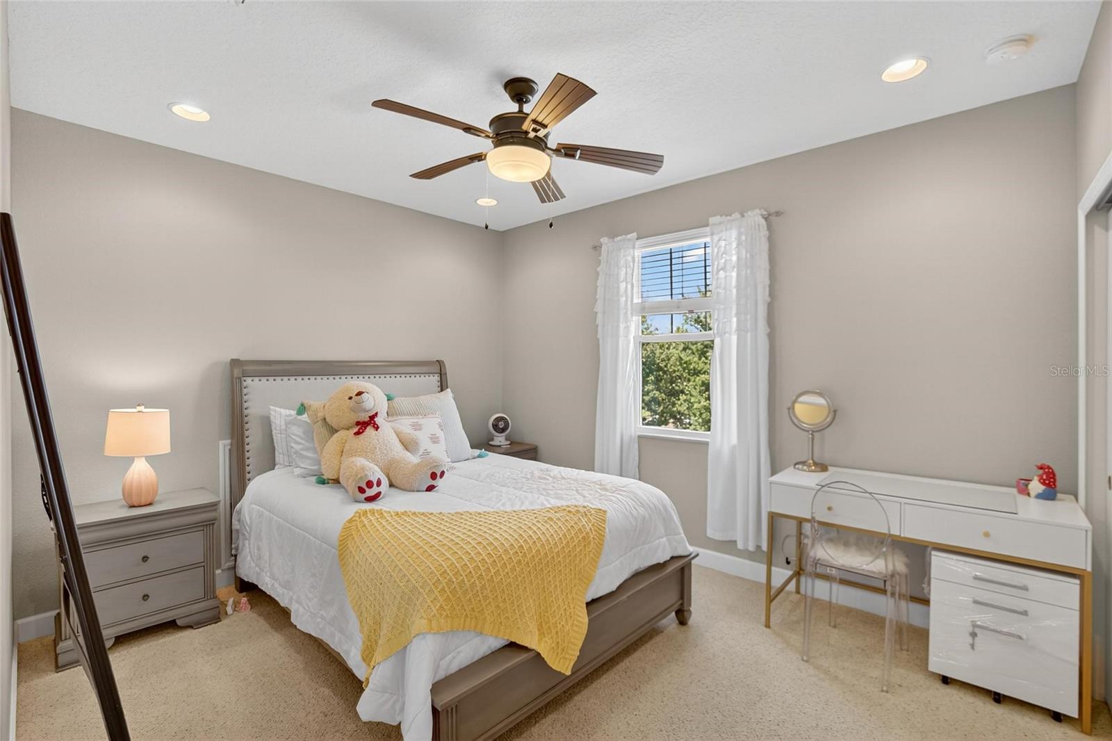 2nd bedroom