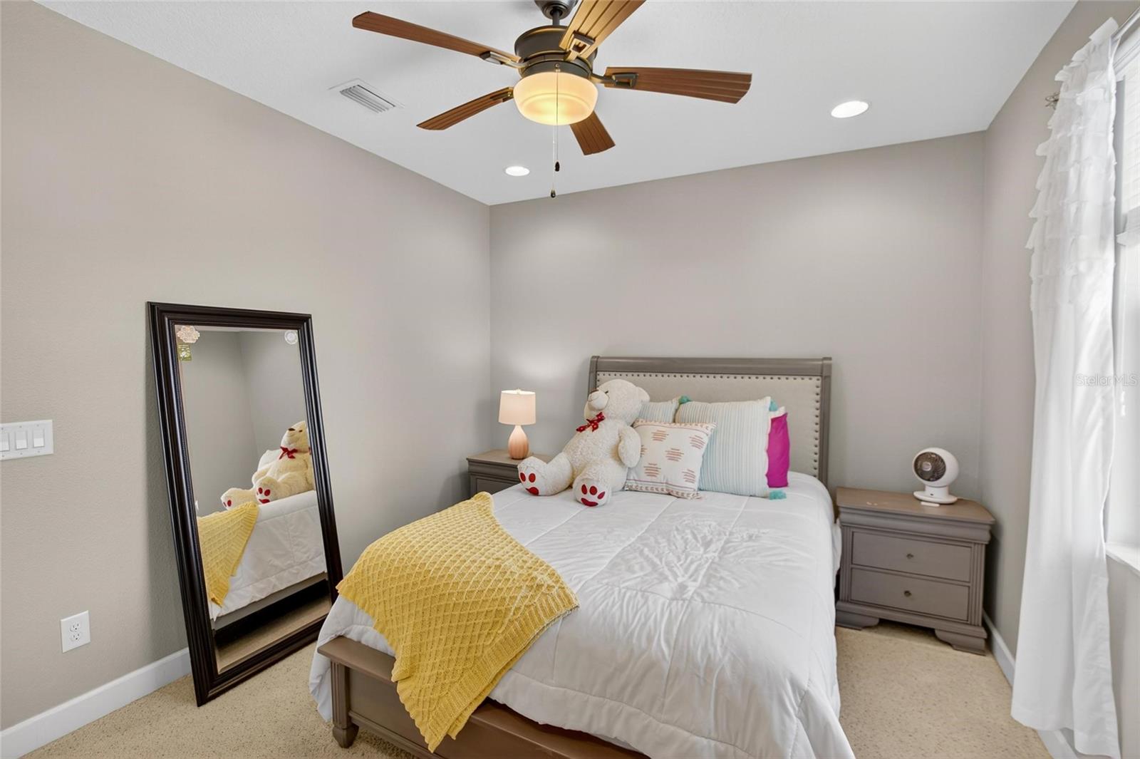 2nd bedroom