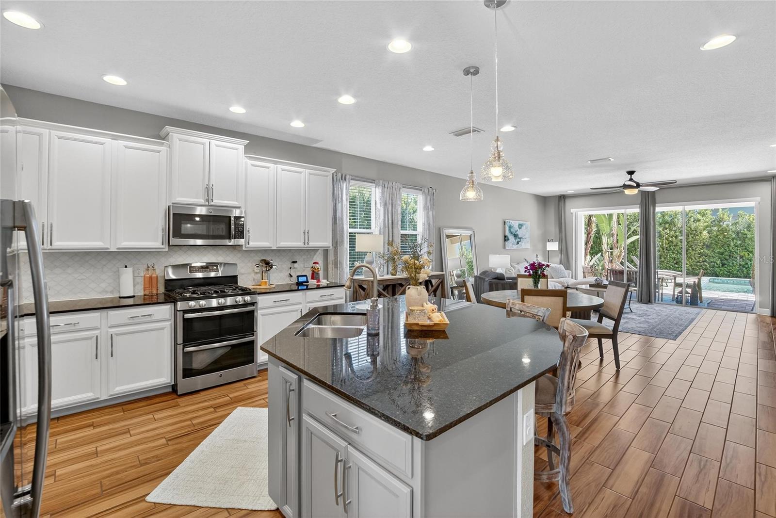 Dream kitchen with double oven range