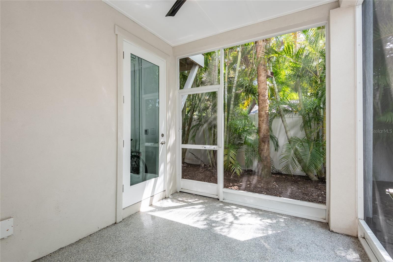 Screened Lania