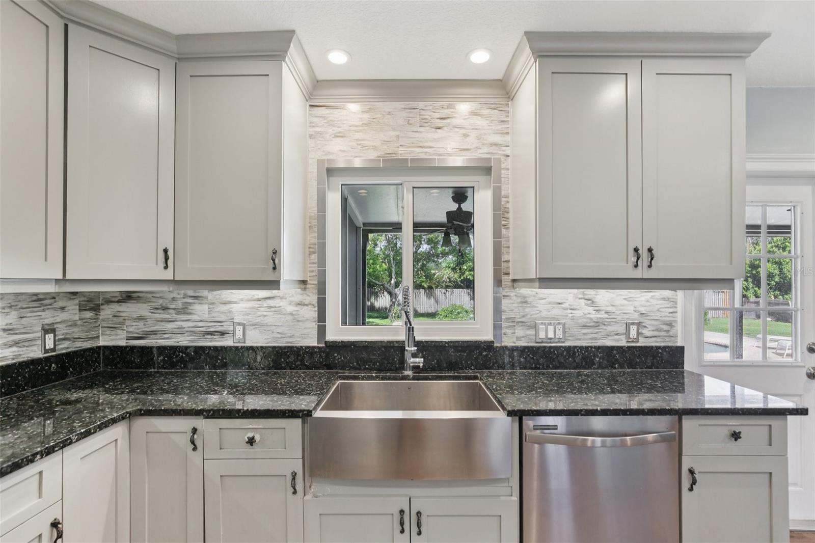 Kitchen includes LARGE sink, Double Oven, Cooktop AND Pot Filler!