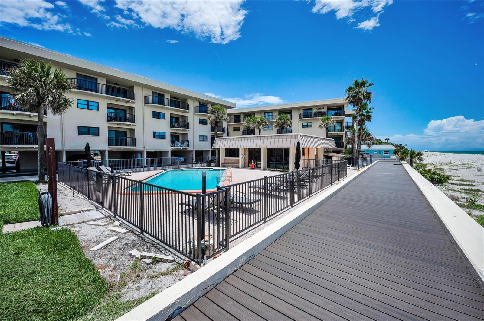 Beachfront Deck / Boardwalk