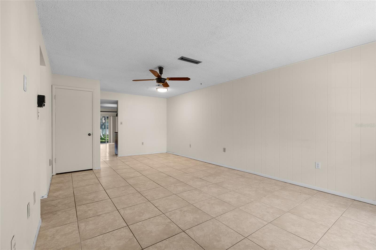 Living room/dining room