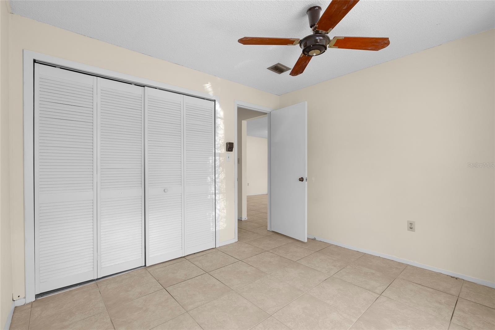 Secondary bedroom