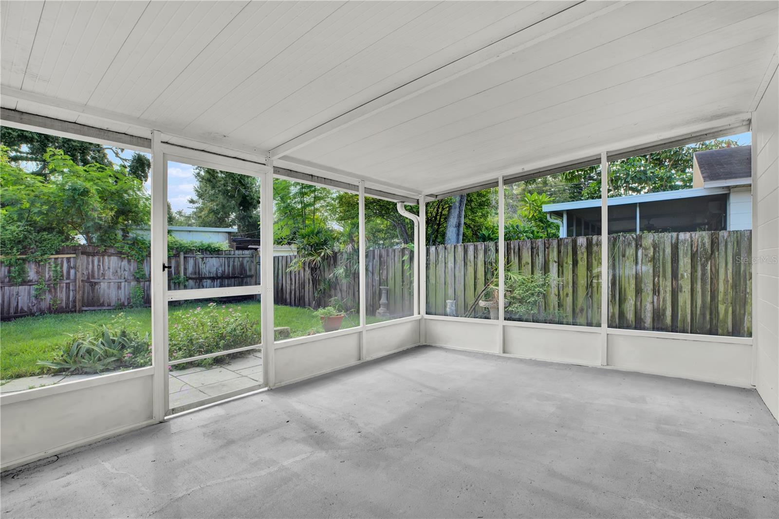 FULLY SCREENED-IN PATIO