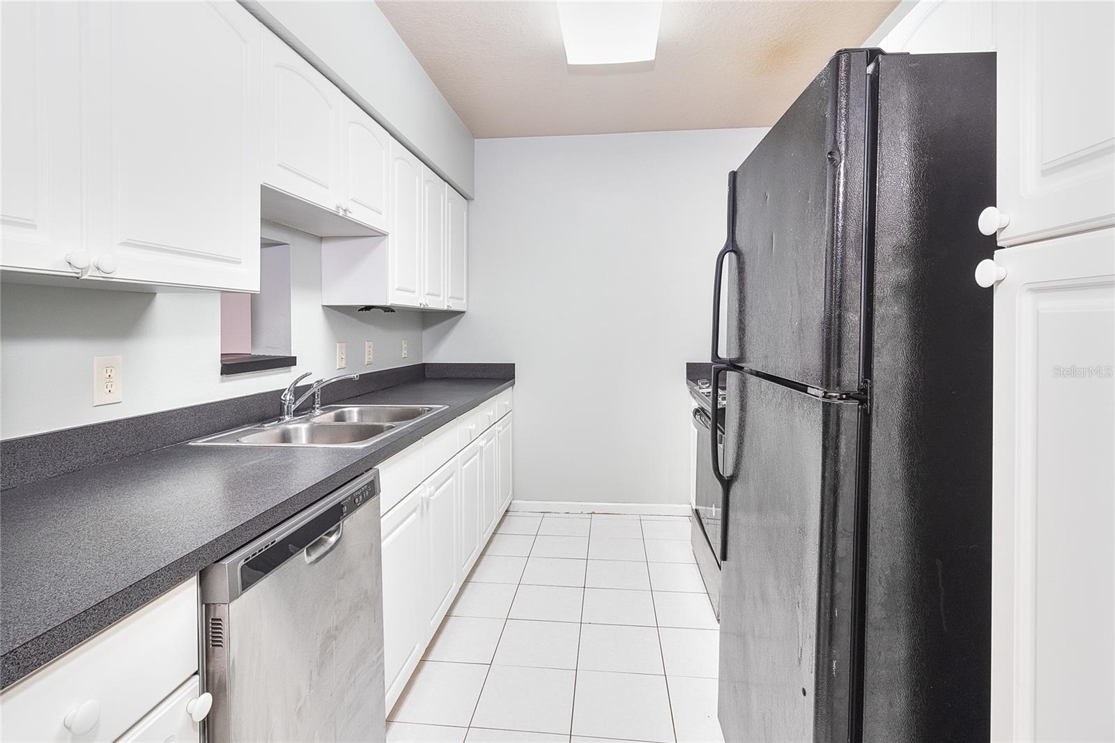 Kitchen - Main floor