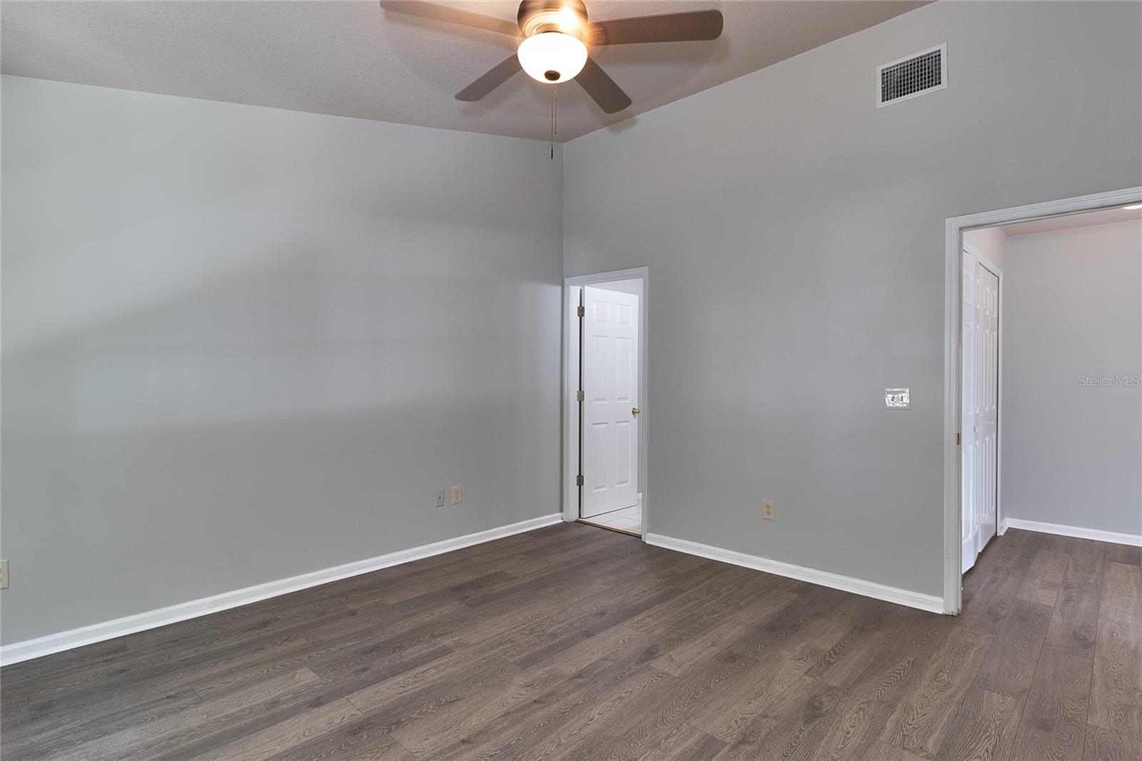 High ceilings with ceiling fan.