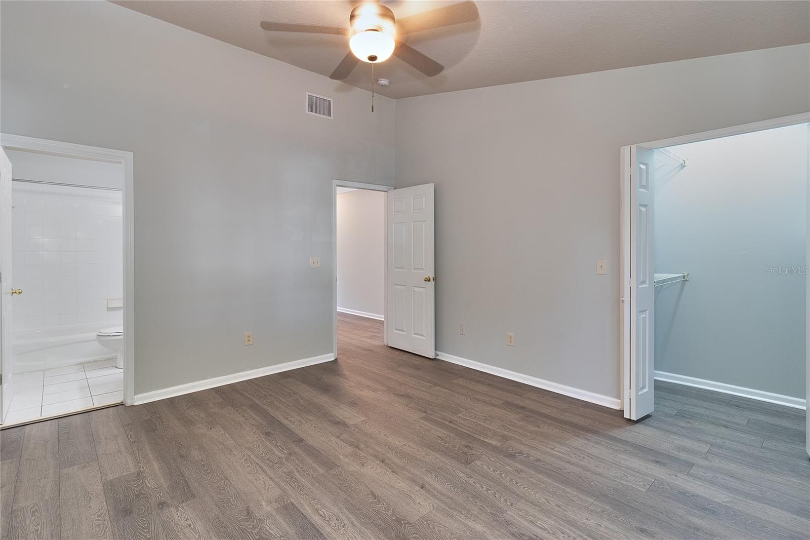 2nd bedroom w/ensuite bathroom.
