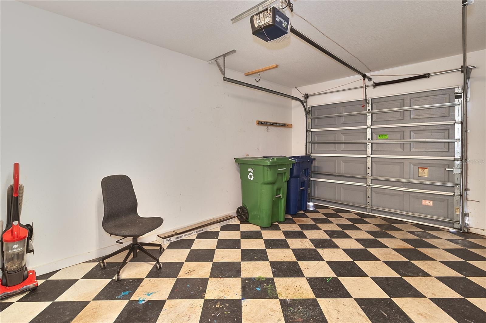 One car garage.