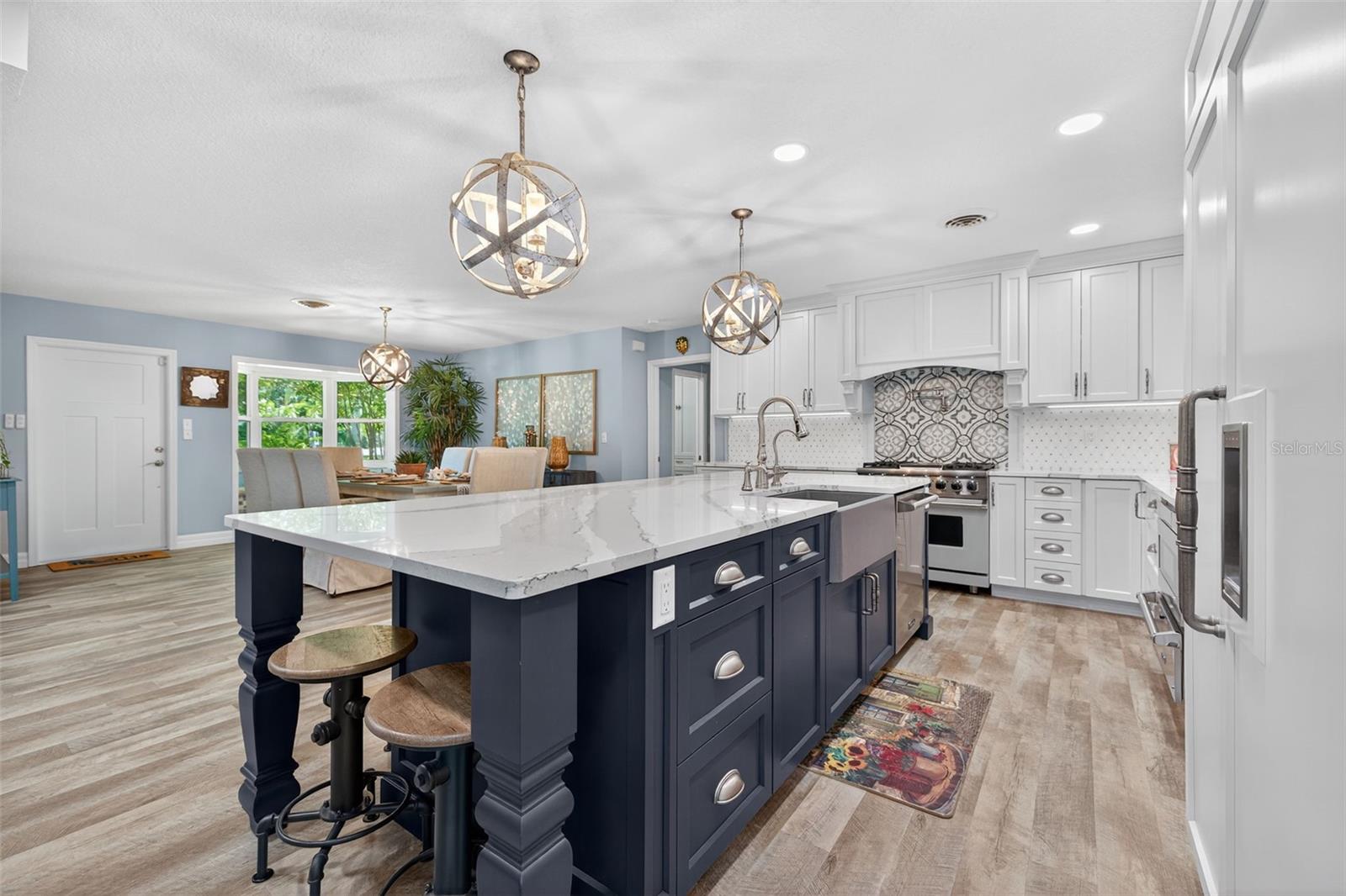 Large Quartz Kitchen Quartz Countertop with custom designed high-end cabinetry