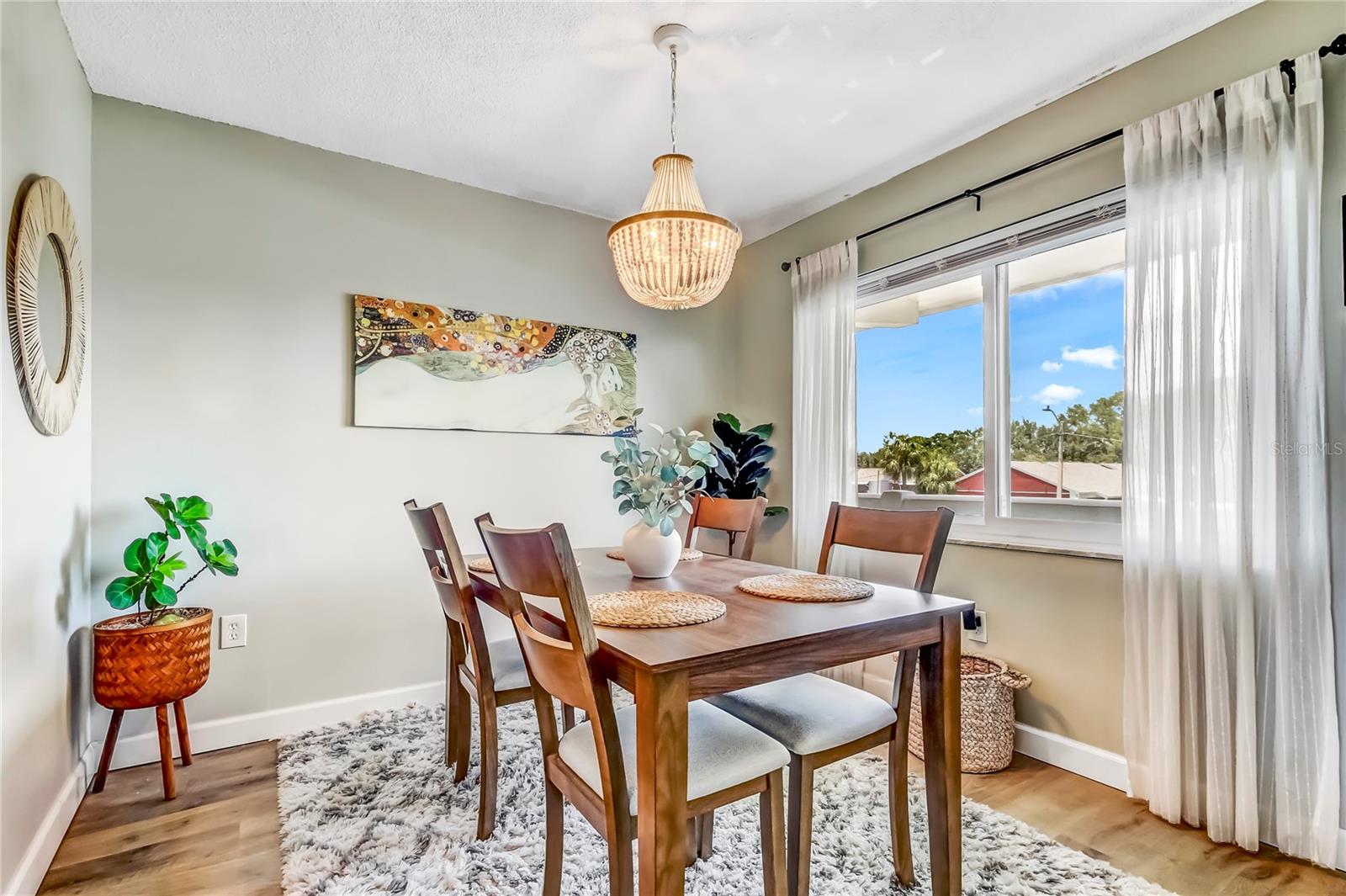 Dining room.