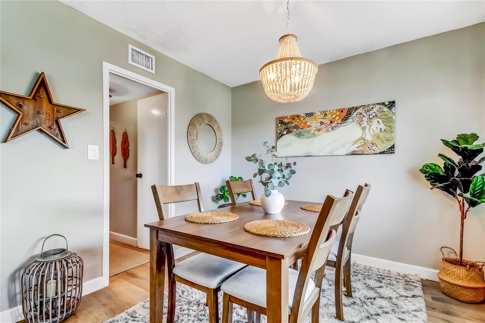 Dining room.