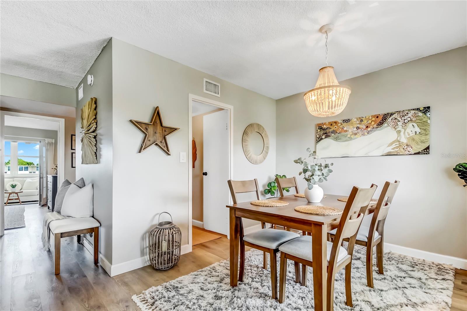 Dining room.